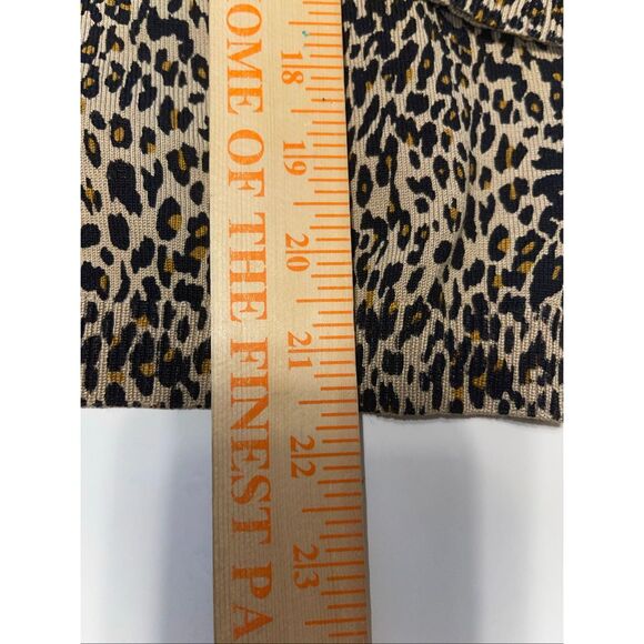 Silx by August Silk STRETCH Animal Print Button Front Sweater EUC Sz Medium - Picture 3 of 6